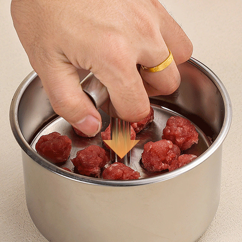 Uniform meatballs shaped with a stainless steel meatball mould